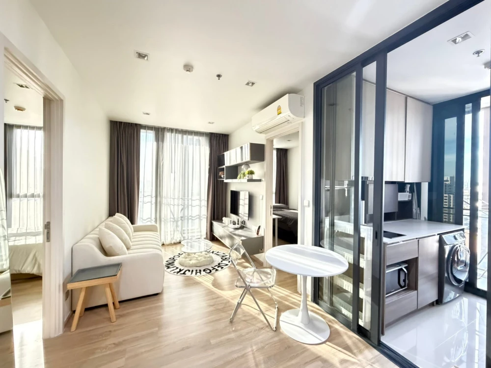 For rent: The Line Phahol-Pradiphat, corner unit. Private, morning sun, beautiful view, spacious, great atmosphere. Don't miss out!