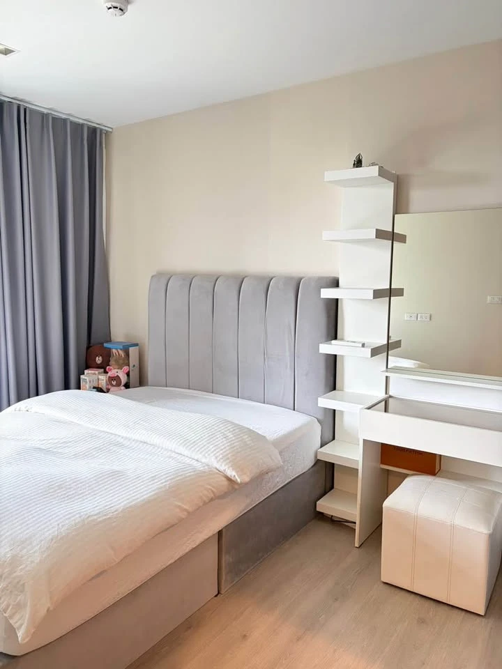 For rent: The Line Phahonyothin Park, 9th floor unit, spacious living area, fully furnished. Book now!