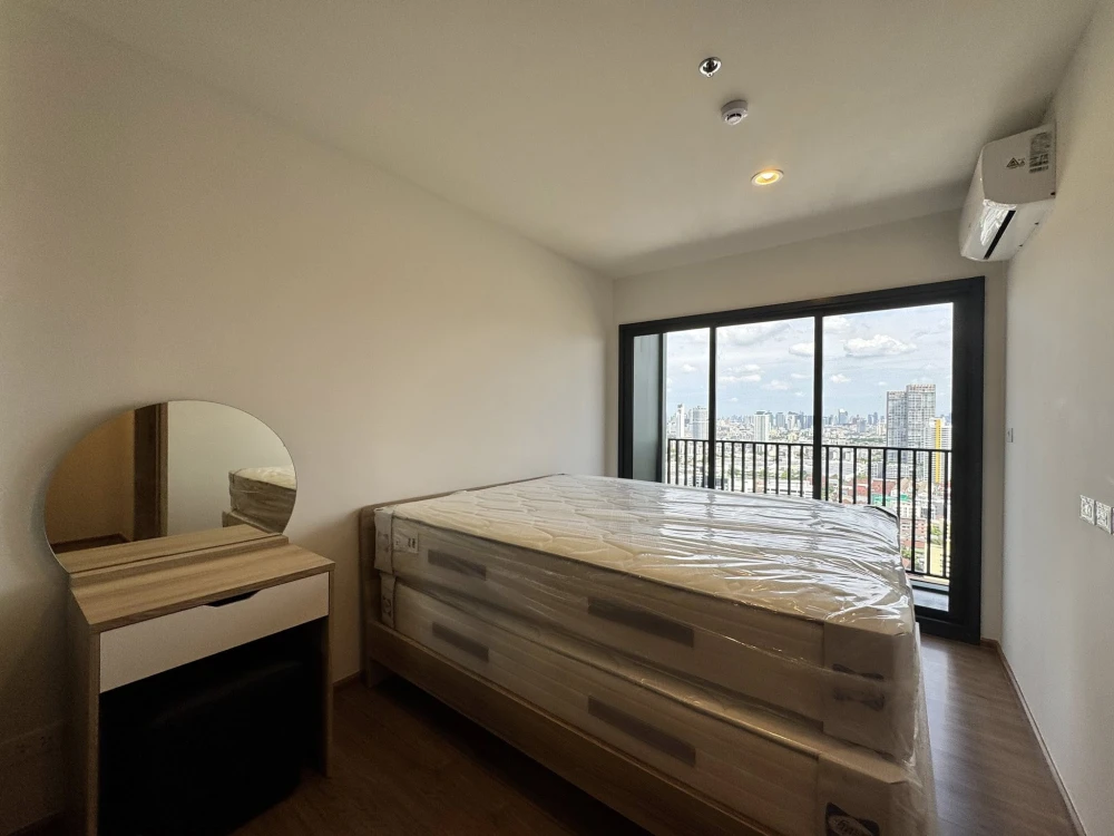 For rent: The Line Vibe, 30th floor, very high, plenty of usable space, just bring your own luggage and you can move in.