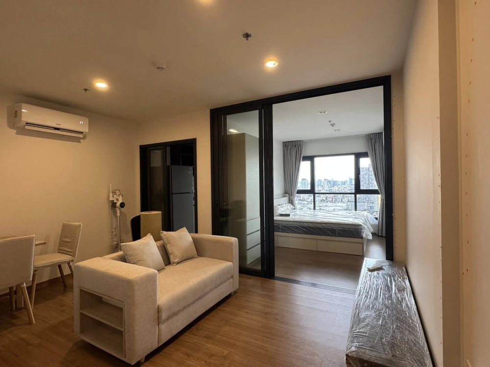 For rent: The Line Vibe, a lovely room on the 29th floor. Plenty of usable space, fully furnished, beautiful city view, not blocked. Don't miss it!
