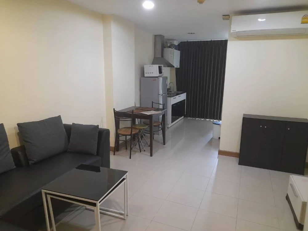 For rent: The Link Sukhuvmit 50, a nice room with complete furniture and appliances. Reserve now!