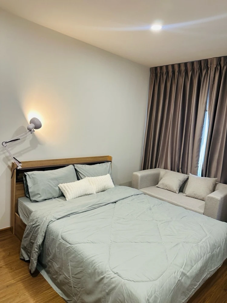 For rent: The Livin Phetkasem 37, 21st floor, fully furnished unit. Very comfortable and ready to move in. Book now! Don't miss out!