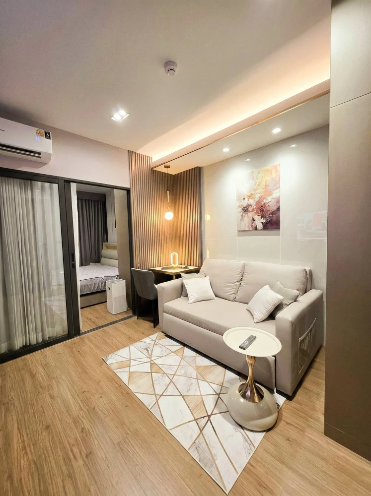 For rent: The Livin Ramkhamhaeng. Modern-luxury style rooms, beautifully decorated and ready to move in, packed with cutting-edge gadgets. Book now!