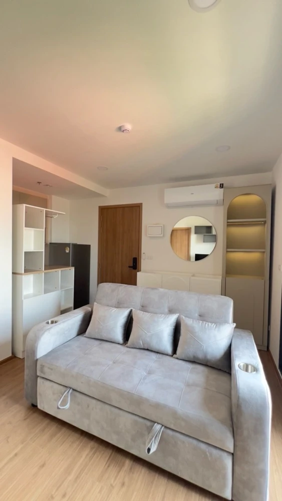 For rent: The Livin Ramkhamhaeng, corner unit, pool view, fully furnished, ready to move in. Book now!