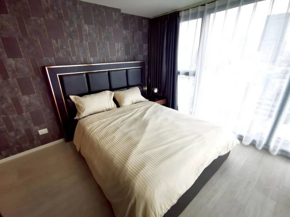 For rent: The Lofts Silom, 2 bedrooms, 15th floor, high view, fully furnished, book now.