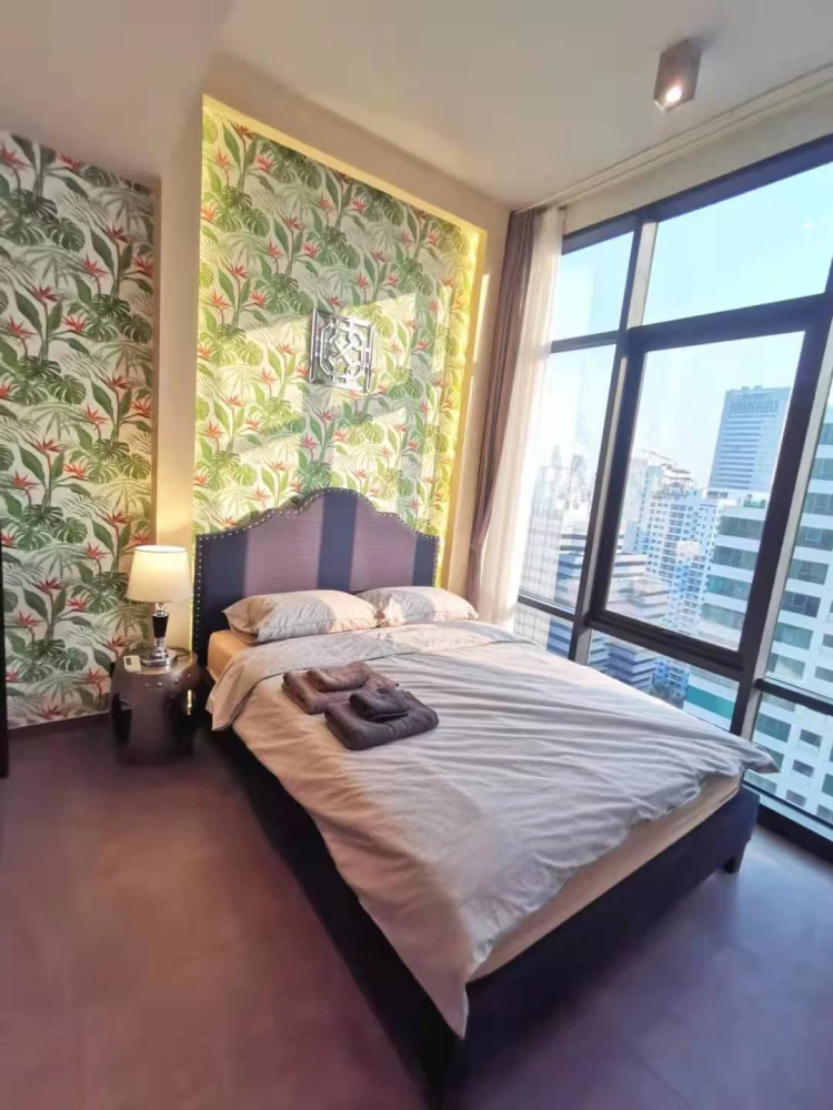 For rent: The Lofts Asoke, 1 bedroom. High-quality wallpaper and fully furnished. What are you waiting for?
