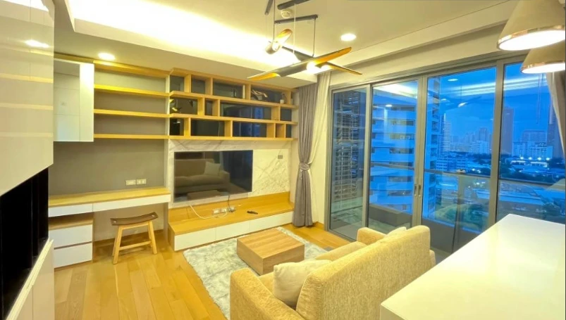 For rent: The Lumpini 24, corner room, great view, fully furnished, nice to live in. If interested, hurry and reserve now, don't delay.