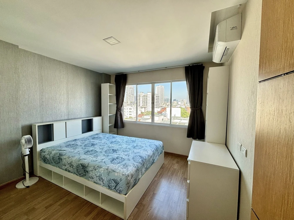 For rent: The Maple Ratchada-Ladprao, 7th floor unit. Fully furnished with appliances. Just bring your suitcase and move in!