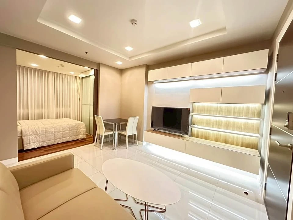 For rent: The Metropolis, 15th floor, quiet, not hot, not too sunny, separate rooms, interested, reserve now.