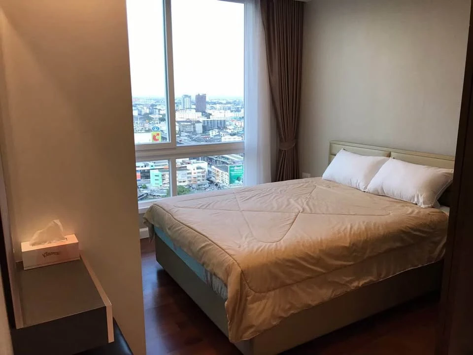 For rent: The Metropolis, north-facing unit, great location, beautiful unblocked view, fully furnished. Don't miss out!