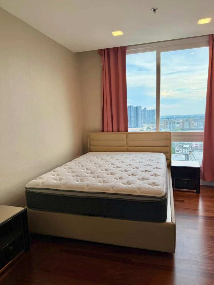 For rent: The Metropolis, a lovely room with complete furniture and appliances. Don't miss out!