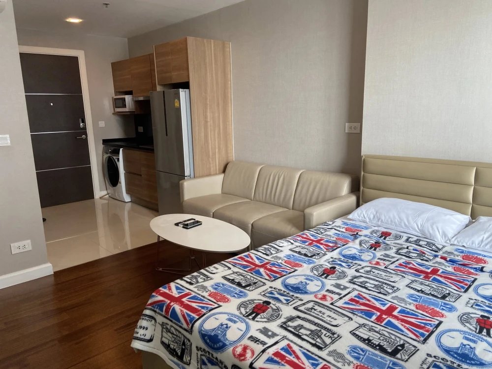For rent: The Metropolis, studio room, 28 square meters, 12th floor, pool view, fully furnished, this price is a must-see.