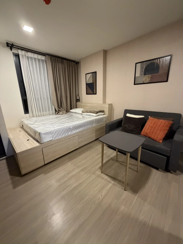 For rent: The Muve Bangna, 7th floor, Building B. Built-in furniture as shown in the pictures. Just bring your belongings and move in!