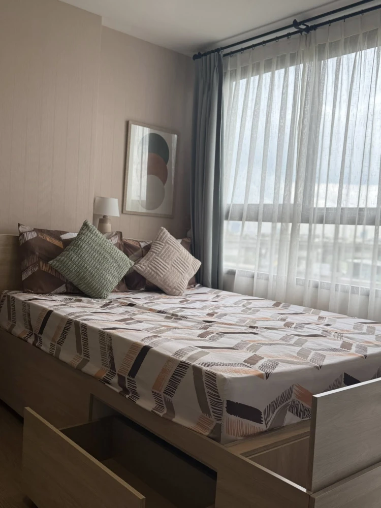 For rent: The Muve Bangna, beautifully wallpapered, fully furnished, ready to move in.