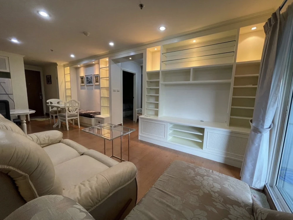For rent: The Next Sukhumvit 52, 2 bedrooms, 2 bathrooms, with built-in furniture, a view of trees that is pleasing to the eye. If you don't book, you