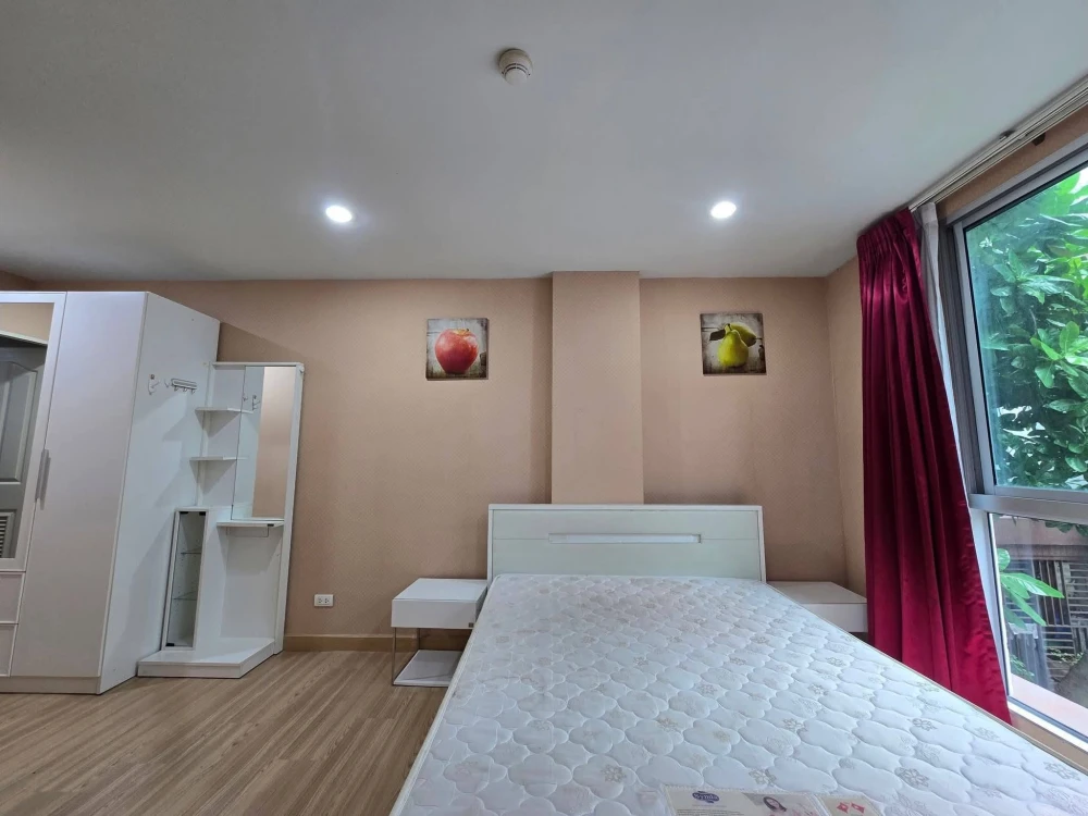 For rent: THE NICHE ID Ladprao 130, 2nd floor, pool view, fully furnished. Don't miss out!