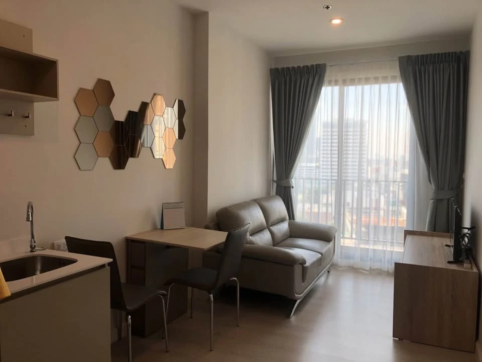 For rent: The Niche Pride Thonglor-Phetchaburi, 10th floor, nice room, fully furnished, reserve now.