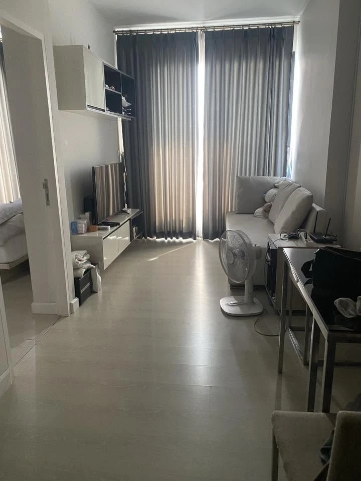 For rent: The Niche Pride Thonglor-Phetchaburi, 27th floor, corner unit next to the fire escape, Thonglor view. Don't miss out!