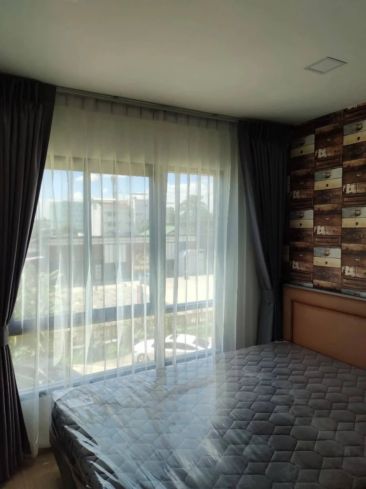 For rent: The One Plus Grand Ramkhamhaeng, corner unit offering privacy, wallpapered throughout, great price. Book now!