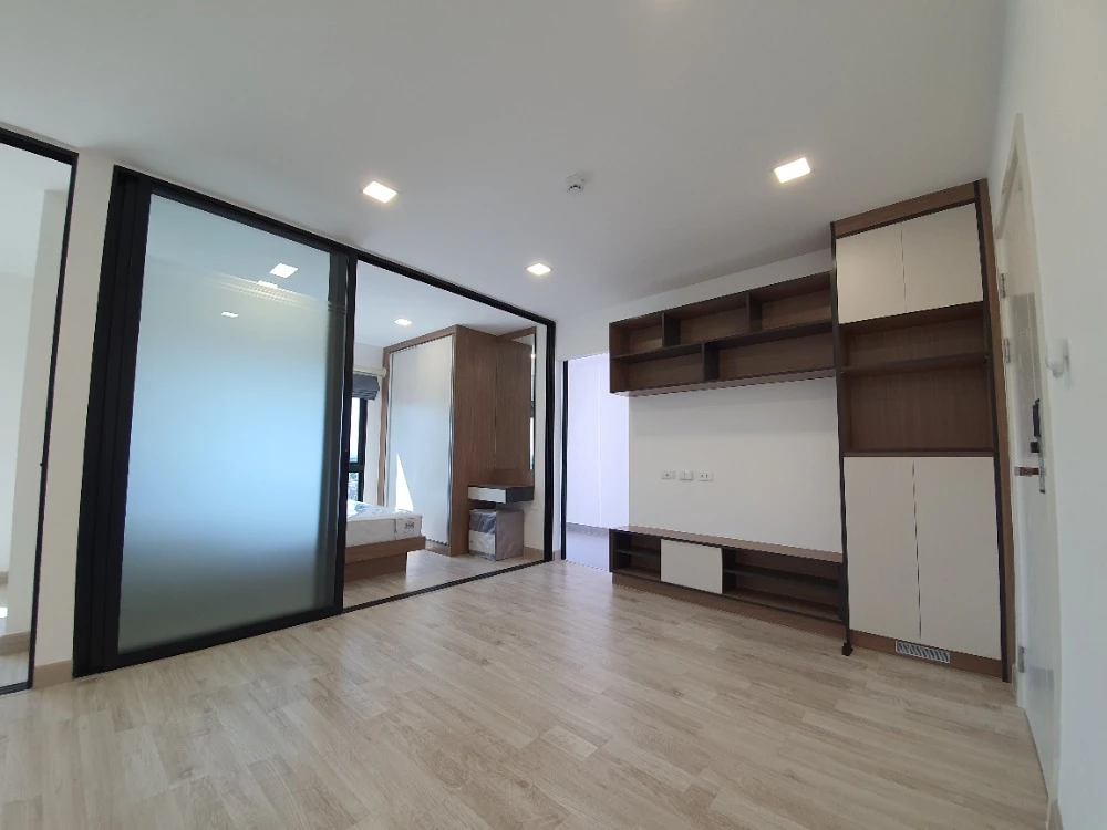 For rent: The One Plus Grand Ramkhamhaeng, 2 bedrooms. Spacious and airy. Book now!