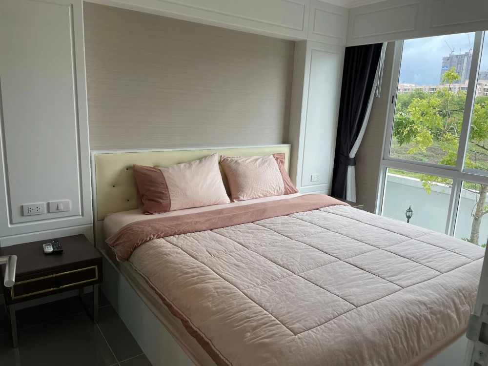 For rent: The Orient Resort and Spa, 2nd floor, Building C. The room has everything complete. Lots of usable space. Reserve now.