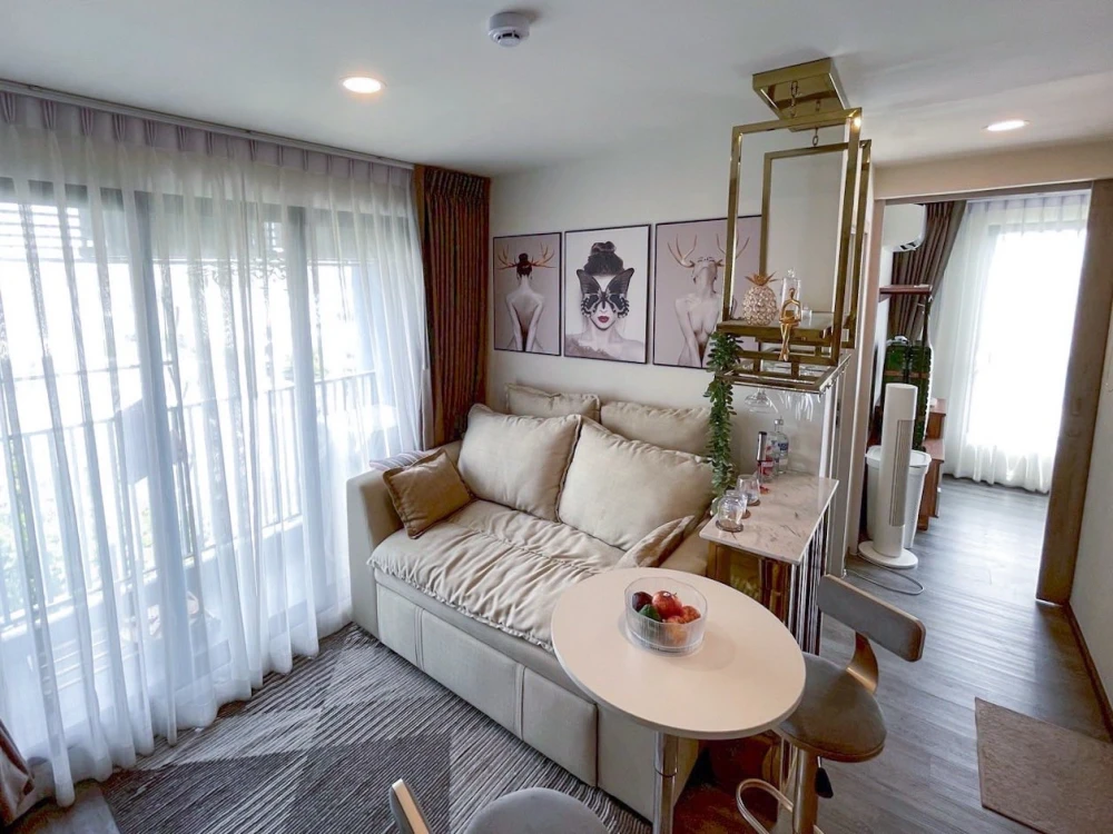 For rent THE ORIGIN Onnut, beautiful room, luxuriously decorated, comes with complete furniture and facilities. Don't miss it.