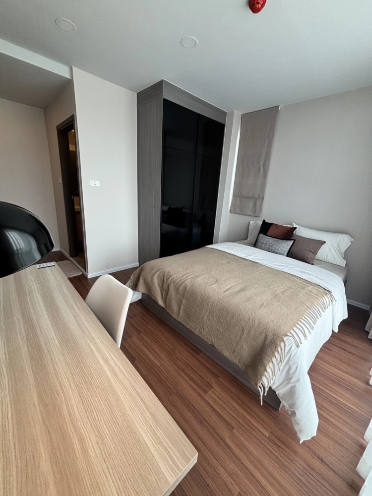 For rent at The Origin Ratchada Ladphrao, a large room, comfortable, comes with plenty of living space, everything you need is here. Reserve now!
