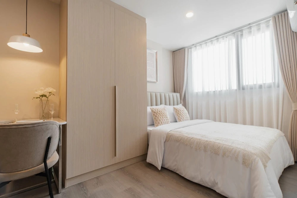 For rent: The Origin Sukhumvit Praksa. Beautifully decorated unit with high-quality HMR built-in furniture. Don't miss out!