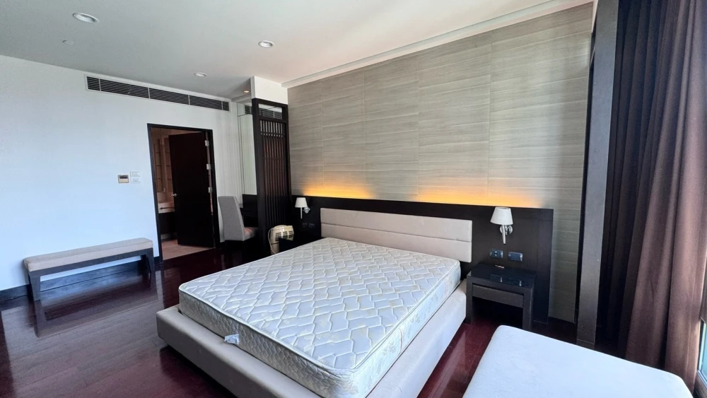 2-bedroom condo for rent at The Park Chidlom, fully furnished. Book now!