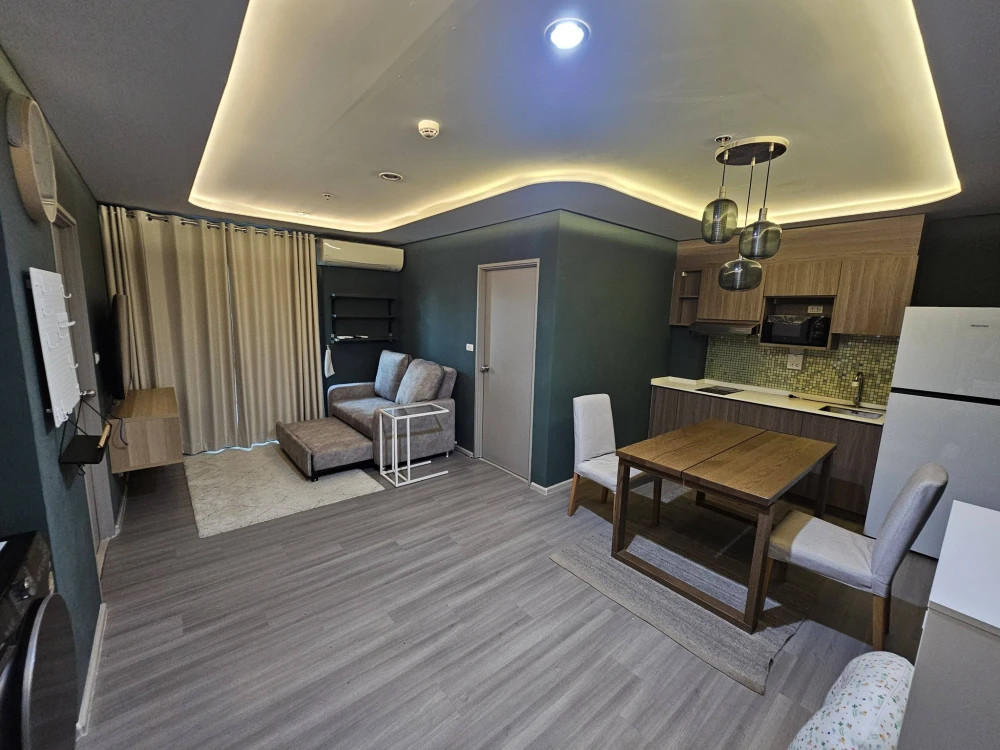 For rent: The Parkland Charan-Pinklao, 12th floor, Building B. Skytrain view, bright and airy, excellent ventilation. Beautiful room, great price. Rea