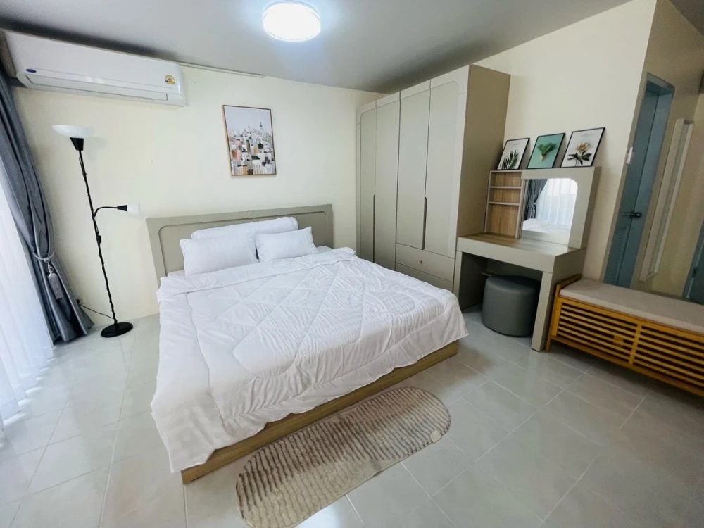 For rent: The Parkland Bangna, beautiful room, fully furnished, super cool. If you don't book, you'll miss out. Hurry!