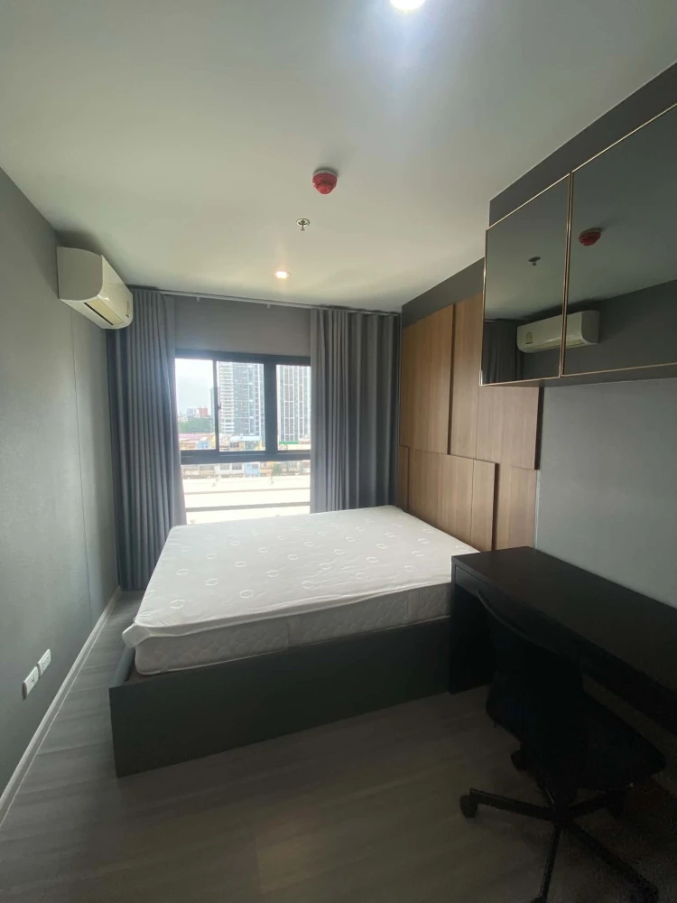 For rent: The Parkland Charan-Pinklao. Nice, spacious room with full furnishings. Book now!