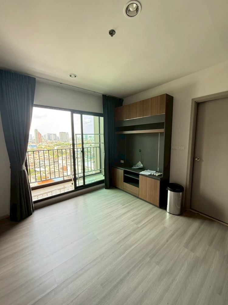 For rent: The Parkland Charan–Pinklao, 15th floor, corner room, airy, spacious, comfortable. Reserve now, don't miss out!