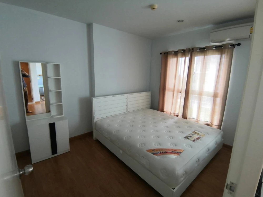 For rent: The Parkland Phetkasem, 10th floor, pool view, fully furnished. Book now!
