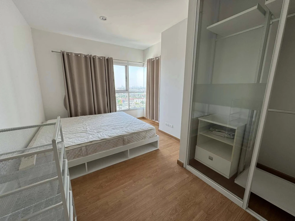 For rent: The Parkland Phetkasem. Nice, spacious high-floor unit. Book now!
