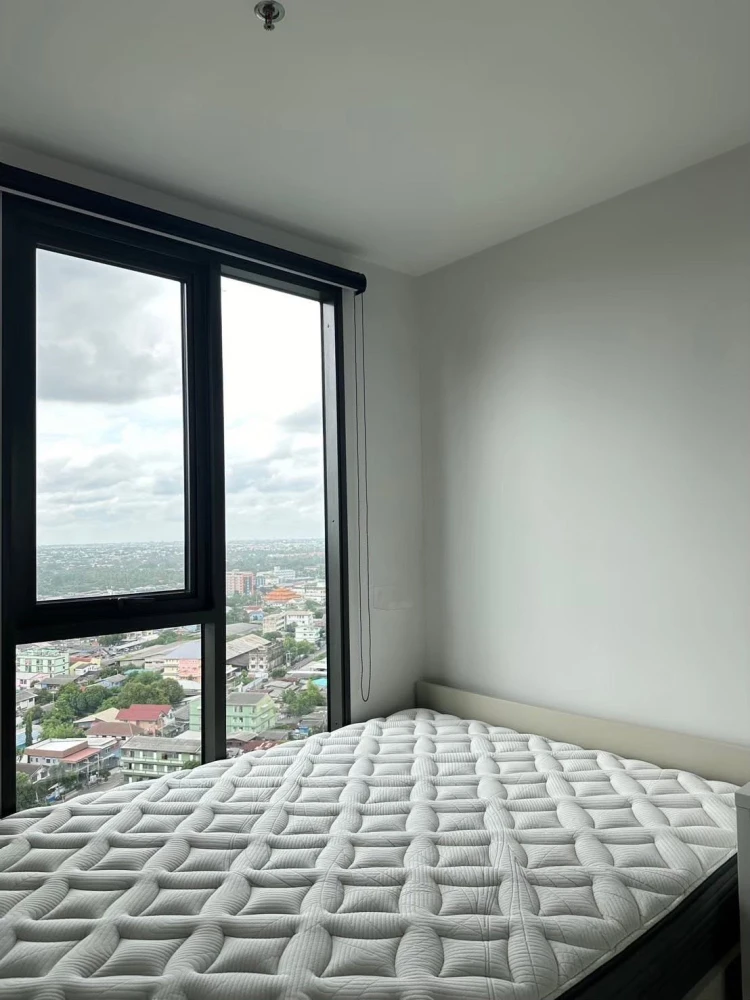 For rent: The Parkland Phetkasem 56, a nice room, good location, beautiful city view from a high floor. Don't miss out on this great deal.
