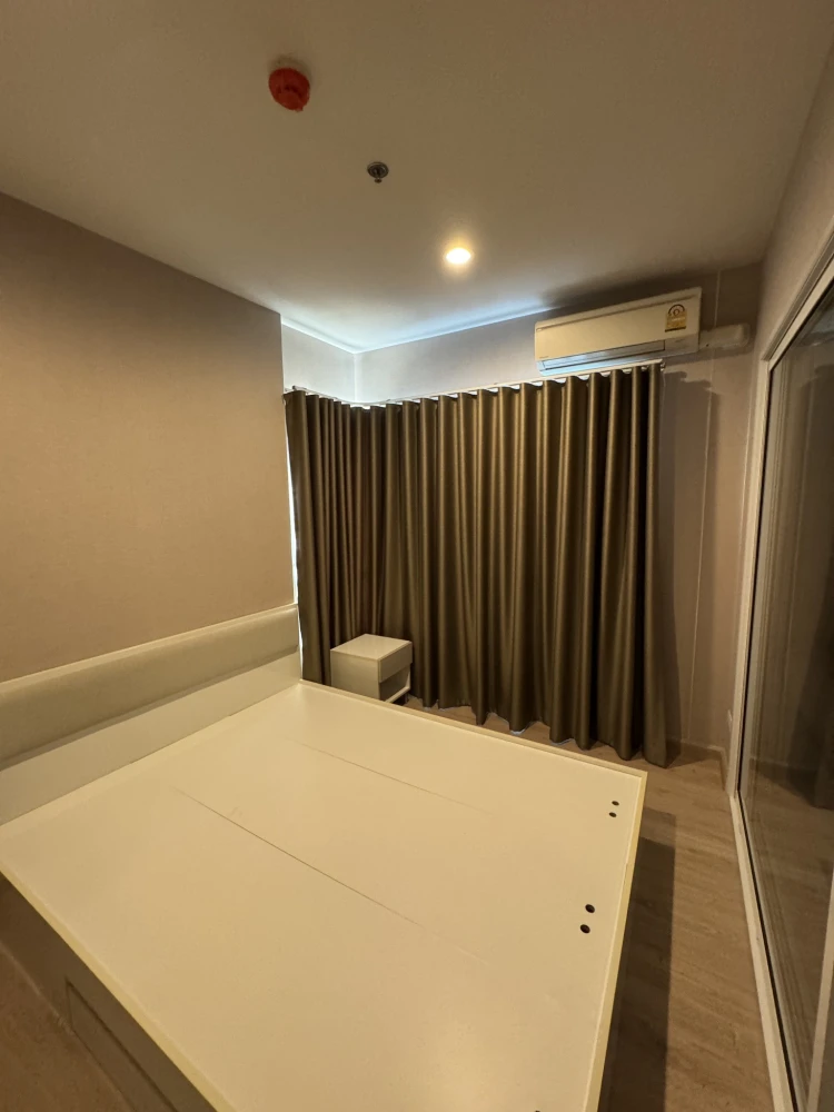 For rent: The Parkland Phetkasem Thapra, high floor unit, fully furnished, good ventilation. Book now!