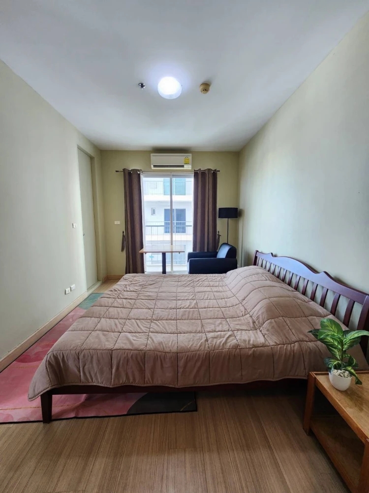 For rent: The Parkland Srinakarin, spacious room, 2 bedrooms, 2 bathrooms, with beautiful wallpaper. You can't miss this opportunity to reserve.