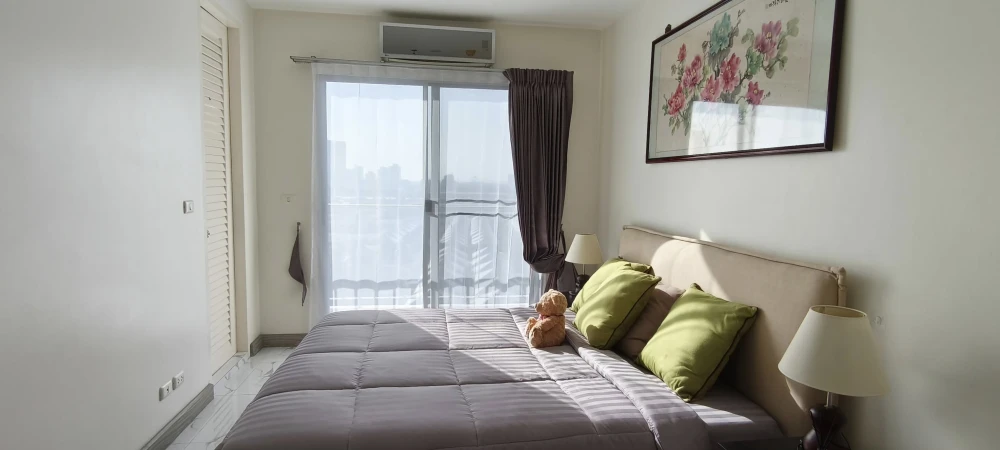 For rent: The Parkland Srinakarin, spacious room, lots of usable space, comes with complete furniture, just bring your bags and move in.