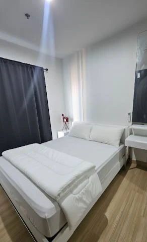 For rent: The Parkland Srinakarin Lakeside, 1 bedroom, 1 bathroom, 19th floor. Great location, not hot. Book now!