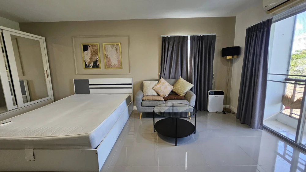 For rent: The Peak Condominium @ Ratchada-Huawkwang, corner room with privacy, garden view, airy, book now!