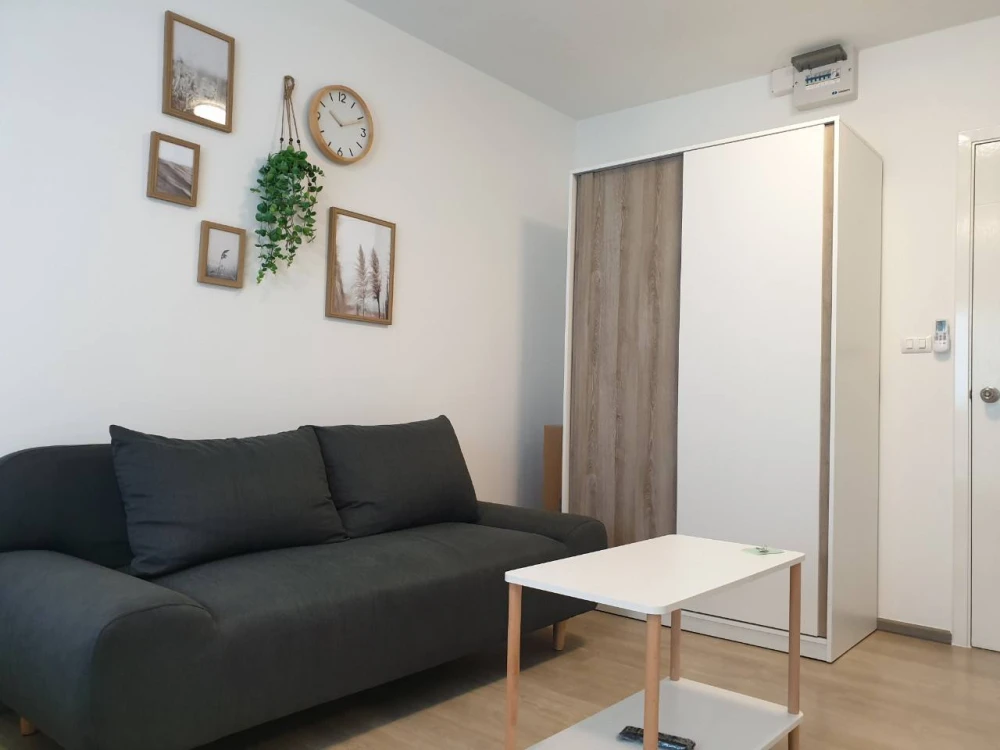 For rent: The Point Condo Rangsit-Klong 6, 4th floor, fully furnished, very livable. Book now!