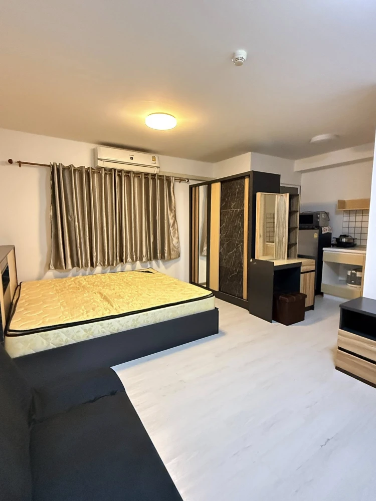 For rent: The Point Condo Rangsit-Klong 6. Nice room, great location, convenient transportation, fully furnished. Don't miss out!