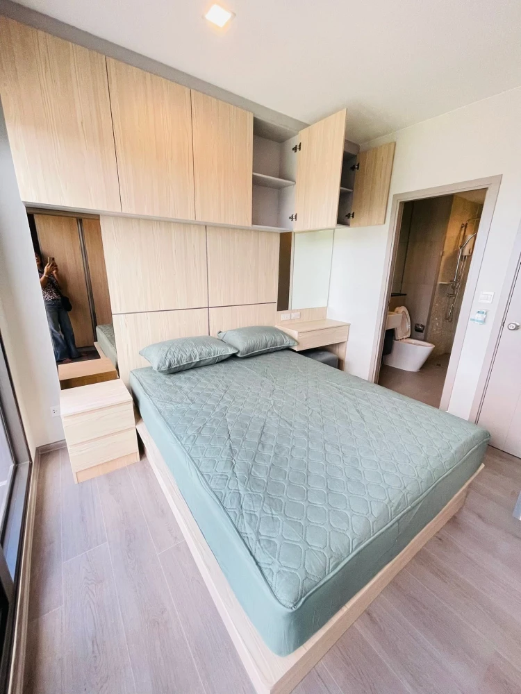 For rent: The Politan Aqua, North-facing unit with high-quality built-in furniture and stunning, unblocked Chao Phraya River view. Book now!