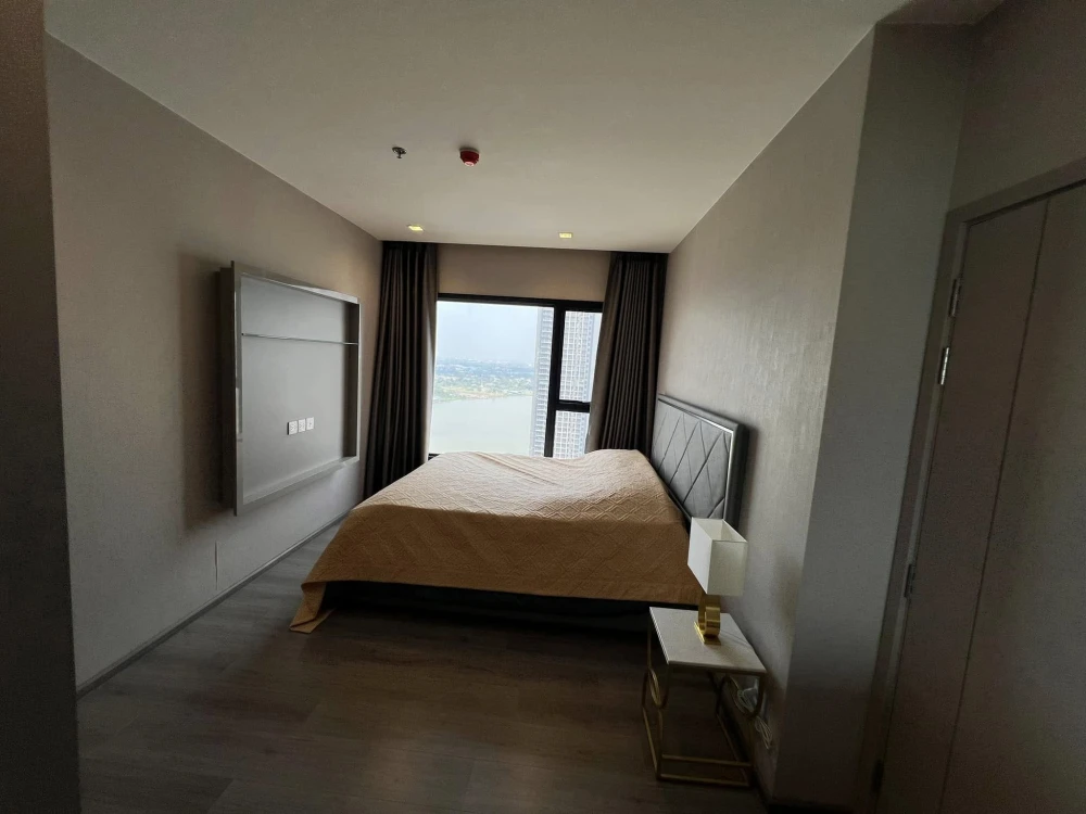 For rent: The Politan Rive, large and comfortable unit on the 29th floor with river view. Fully furnished with appliances; just bring your personal be