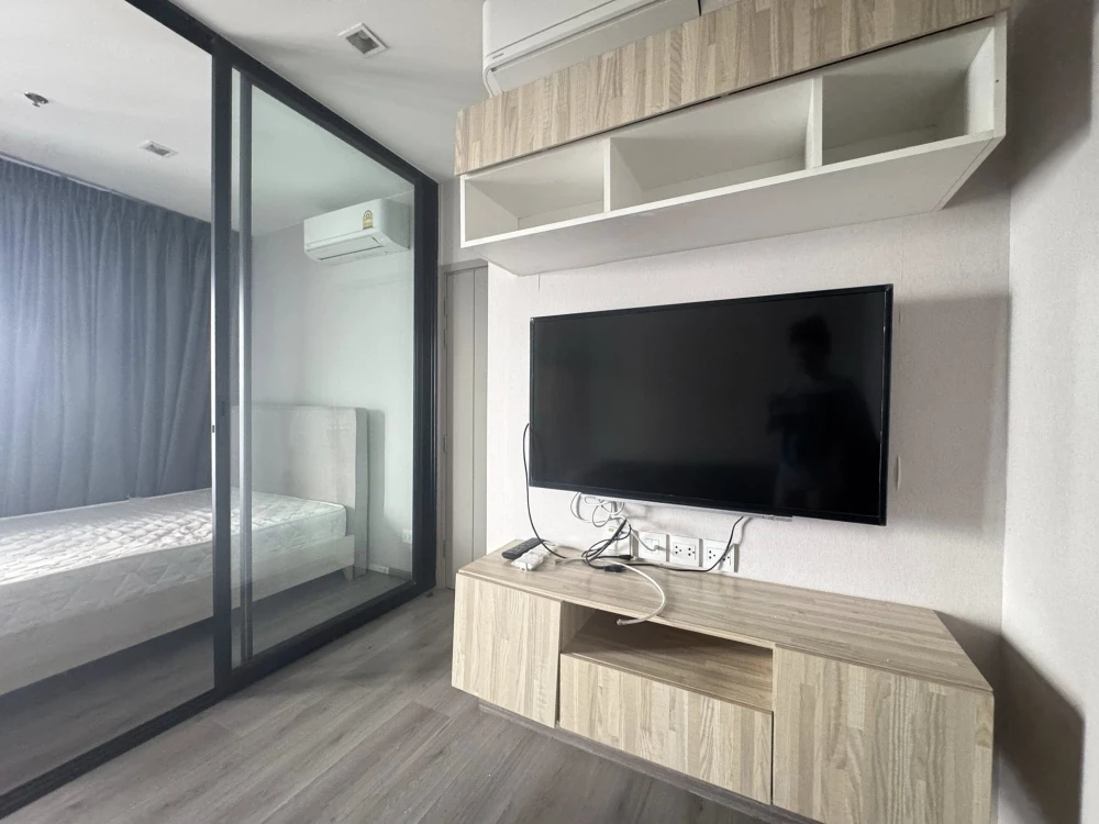 For rent: The Politan Rive. Anyone looking for a riverside condo, high floor, amazing view, don't miss it.