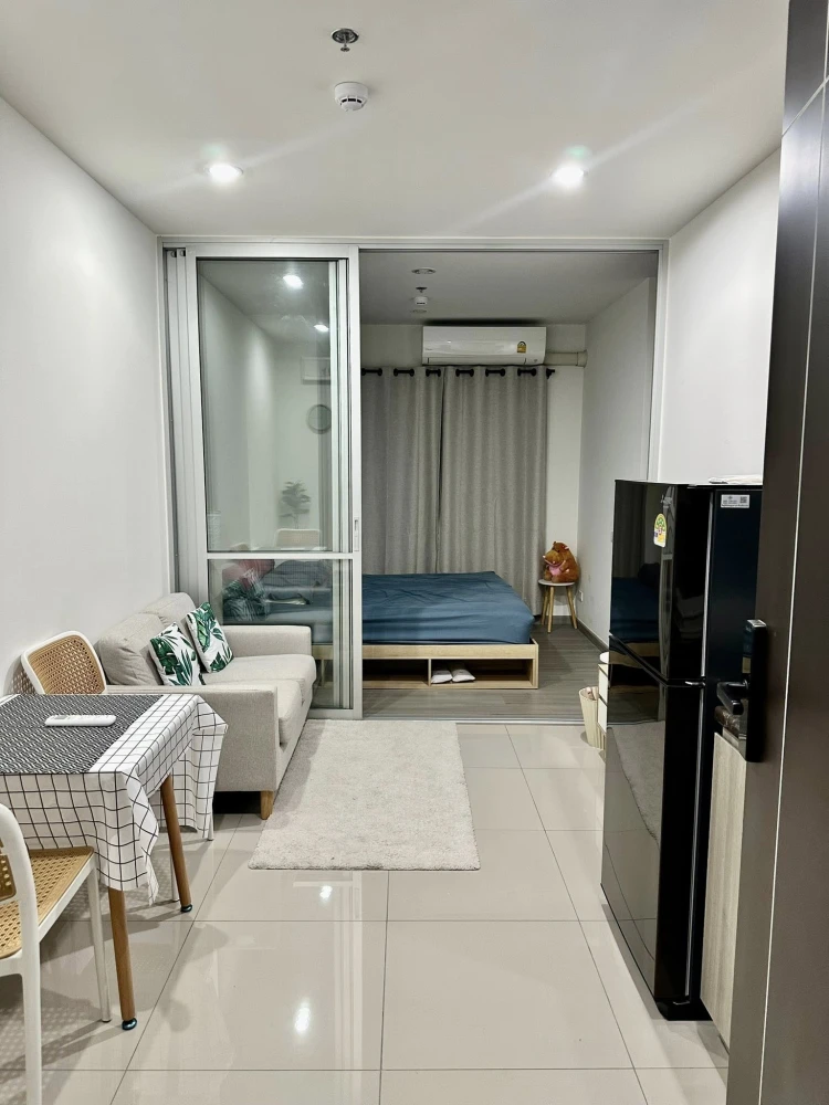 For rent: The President Charan - Yaek Fai Chai Station, with a door separating the living room and bedroom, fully furnished, hurry and reserve now!
