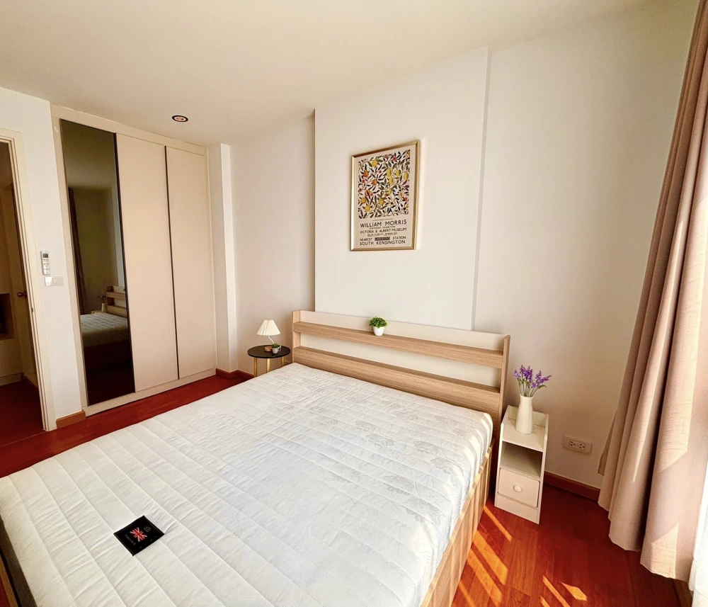 For rent: The President Phetkasem-Bang Khae. Very high floor (25th floor) with MRT view. Fully furnished, clean, and airy. Don't miss out!