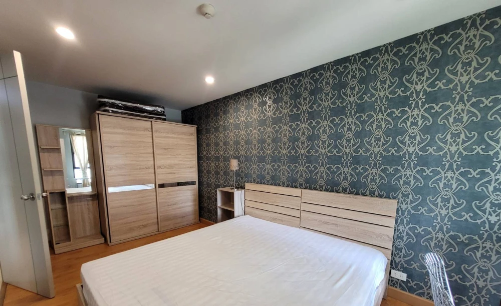 For rent: The Pressident Sukhumvit 81, ready to move in, with nice wallpaper. Hurry and reserve before you miss your chance.