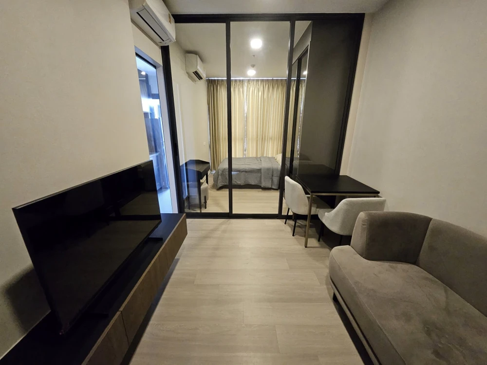 For rent: The Privacy Jatujak, ready to move in, fully furnished, beautiful room, high view, convenient transportation, meets all needs, book now.